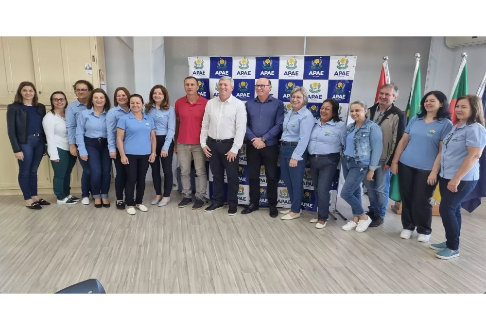 Prefeitura, Câmara de Vereadores e Comdicat anunciam recursos para compra de micro-ônibus para a Apae de Tapejara