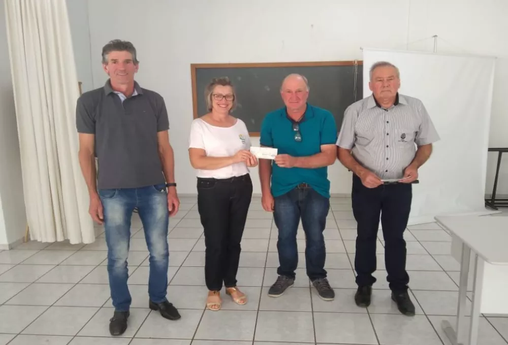 Unindo forças, os Sindicatos dos Trabalhadores Rurais de Tapejara e de Santa Cecília do Sul realizaram doações para entidades – Destinação para APAE foi de 2 Mil